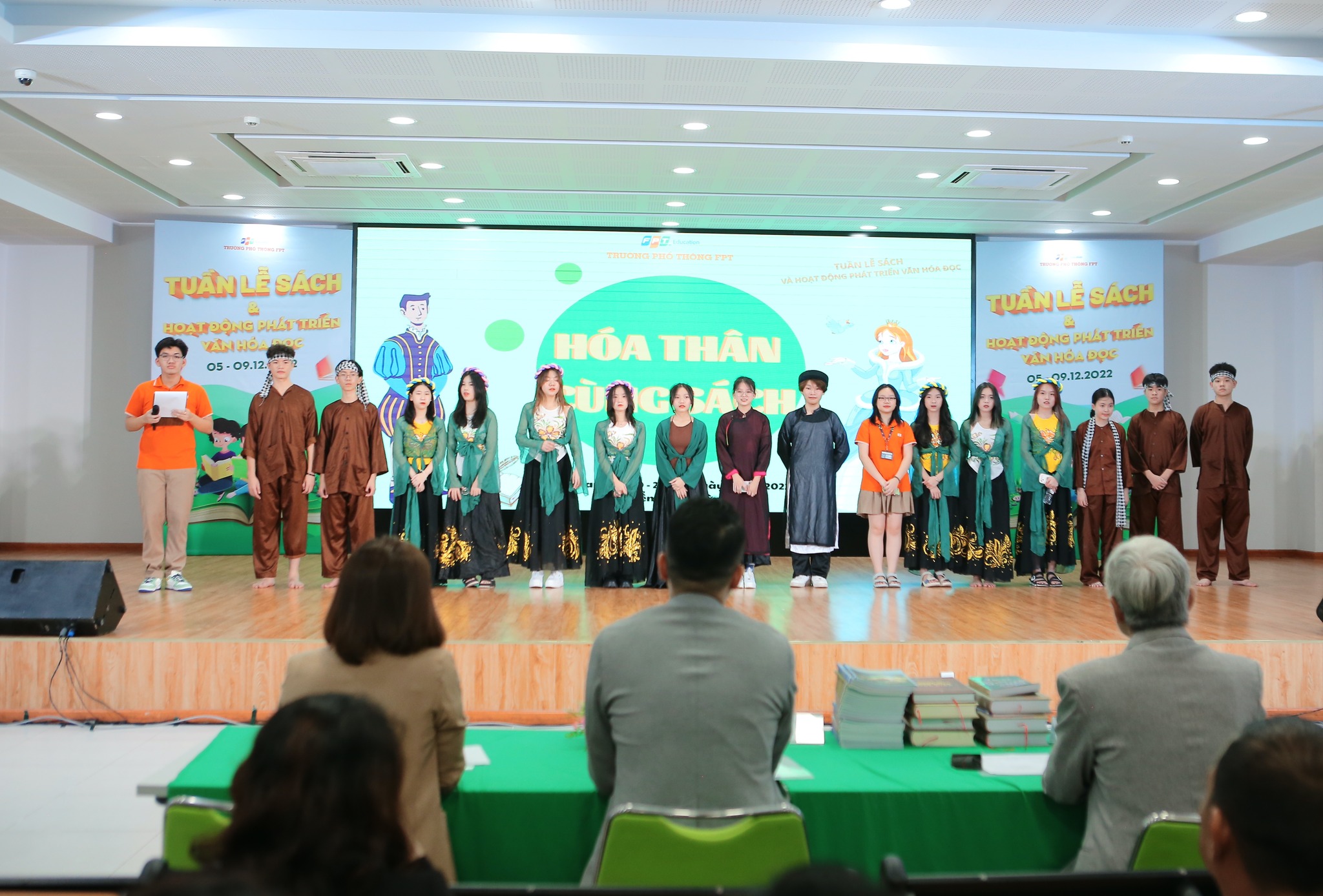 Hóa thân cùng sách Fschool (4)